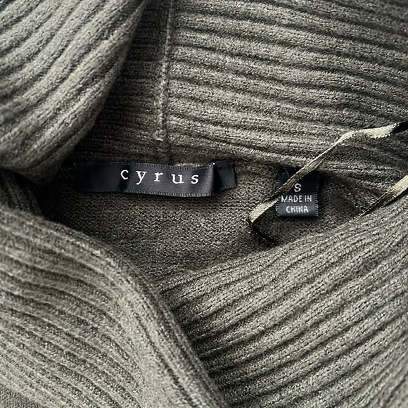 NWOT Cyrus sweater - Picture 4 of 5